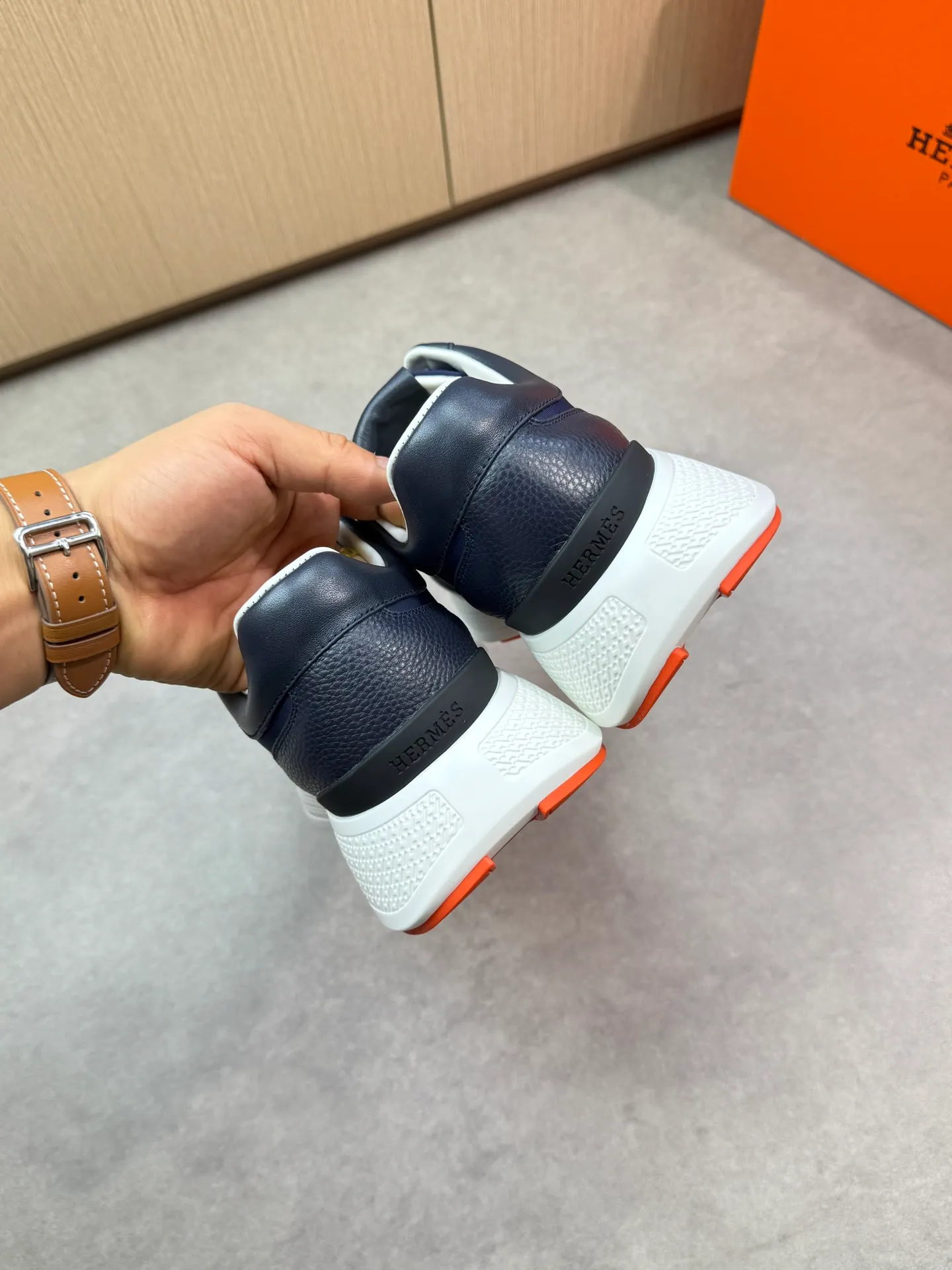[HERMES] Hermès men's shoes 💰520💰 - high-end quality original items 🔍🔍🔍 casual sports shoes - upper: 🔝 pebbled calfskin, brand high mercerized canvas, body sewn with brand ´H´ totem, tongue brand logo cloth label - lining: water-dyed cowhide -Outsole: Ultra-light T men's shoes 💰U foam·rubber; two-color molded outsole -Ultra-high quality control·Fine workmanship: highlighted (high-end·luxury·grade) -Size: 39-44 (38, 45, can be customized)